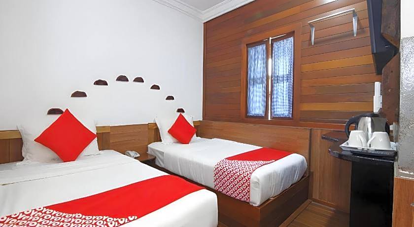 OYO 210 Hotel Five 2