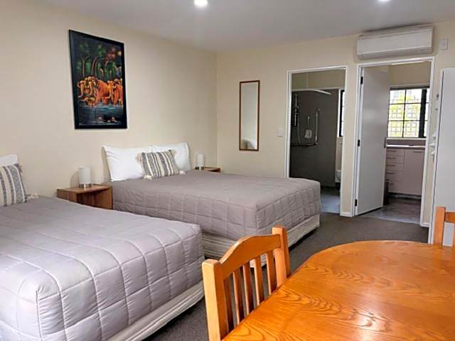Tudor Lodge Motel
