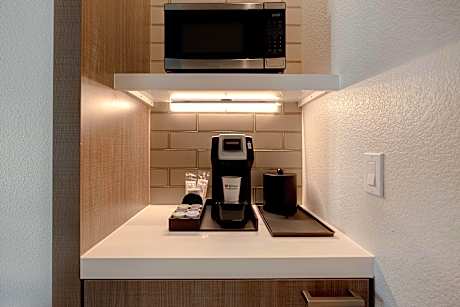 2 Queen Hearing Accessible Room