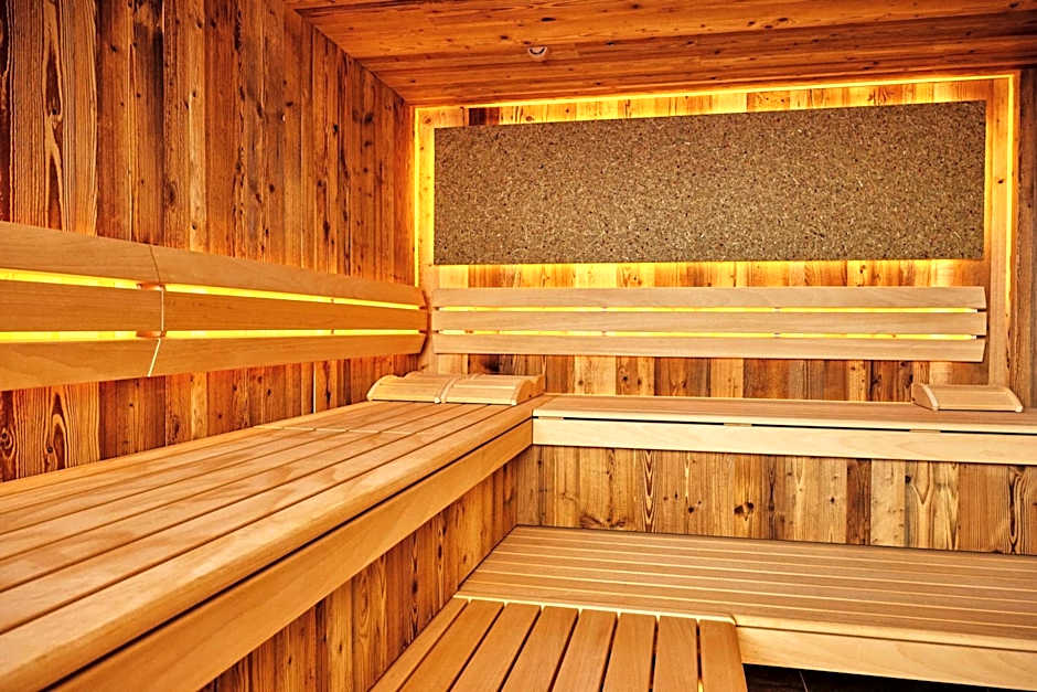 Wellness und Brunch Hotel MorgenZeit beheizter Naturteich Genuss Frühstück bis 13 Uhr Hochkönig Sommercard