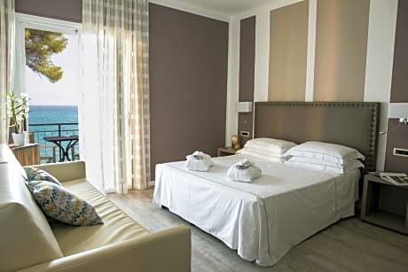 Quadruple Room with Sea View
