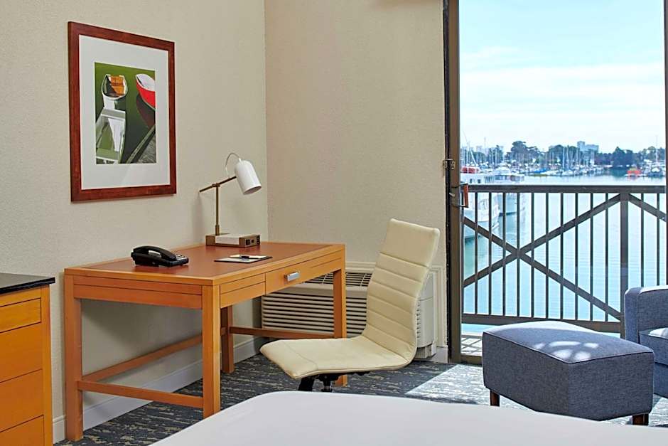 DoubleTree by Hilton Hotel Berkeley Marina