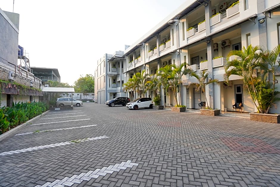 Super OYO 2075 Graha Marina