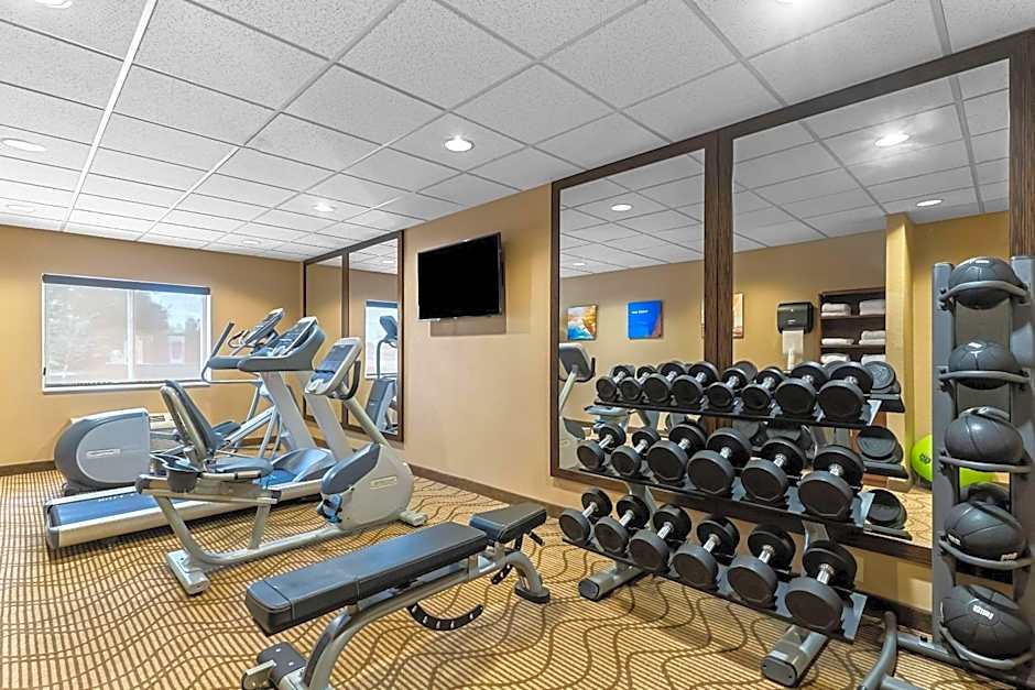 Comfort Inn & Suites Near University of Wyoming
