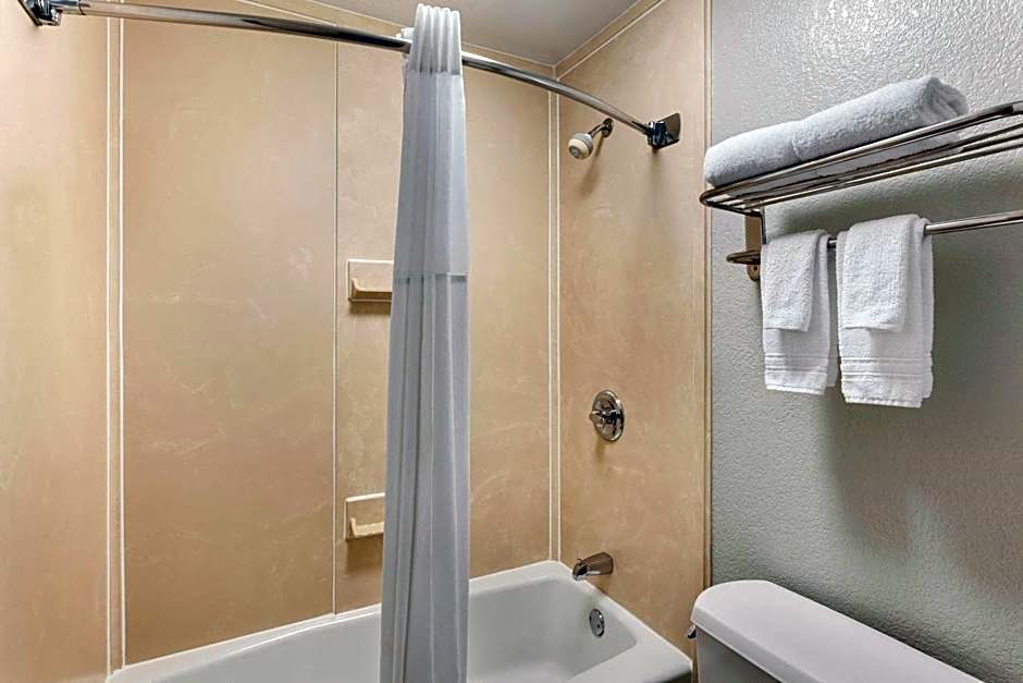 Days Inn by Wyndham Paris
