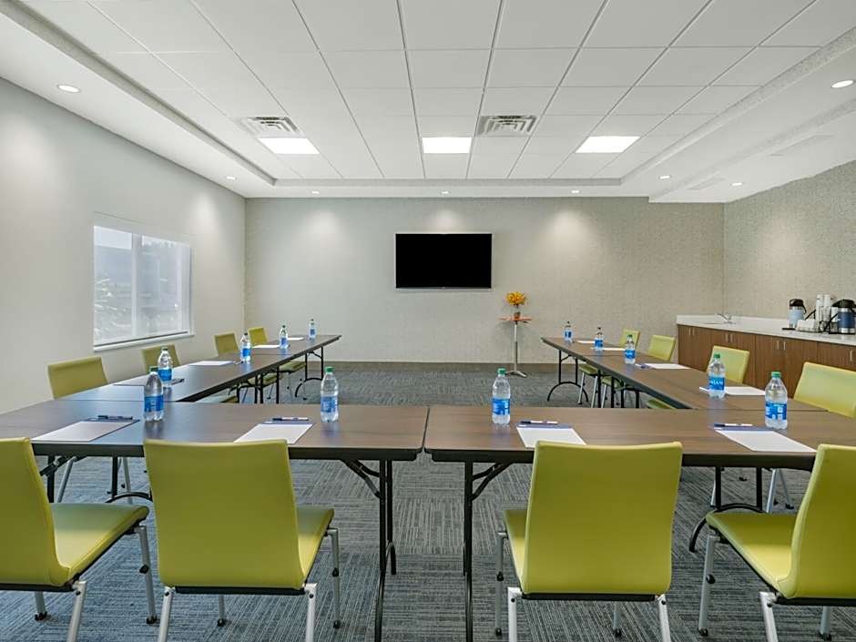 Holiday Inn Express & Suites St. Petersburg - Seminole Area By IHG