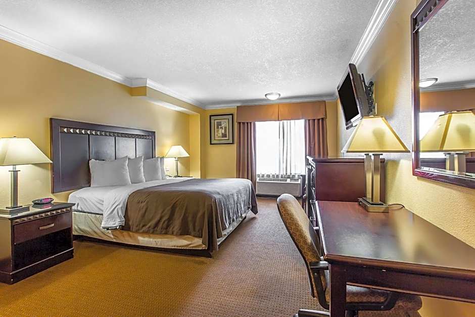 Quality Inn & Suites Bell Gardens-Los Angeles