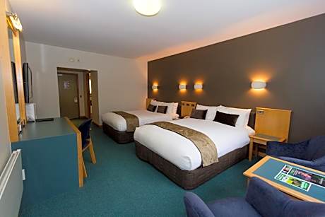 Superior Twin Room with Two Queen Beds