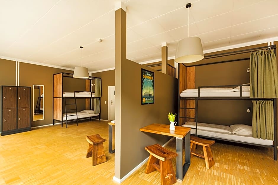 Five Reasons Hostel & Hotel