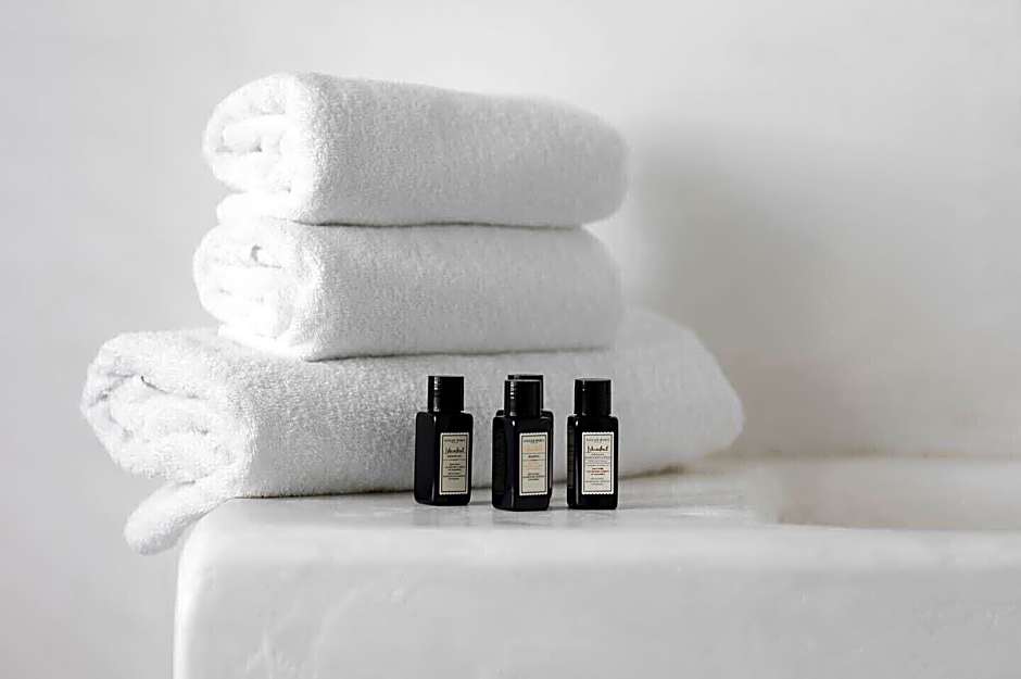 Gran Via Alsancak ( Boutique Hotel )