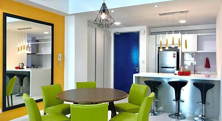 Sunset Seaview Vacation Condos @ Infinity Avenue