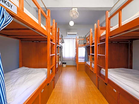 Bed in 10-Bed Mixed Dormitory Room