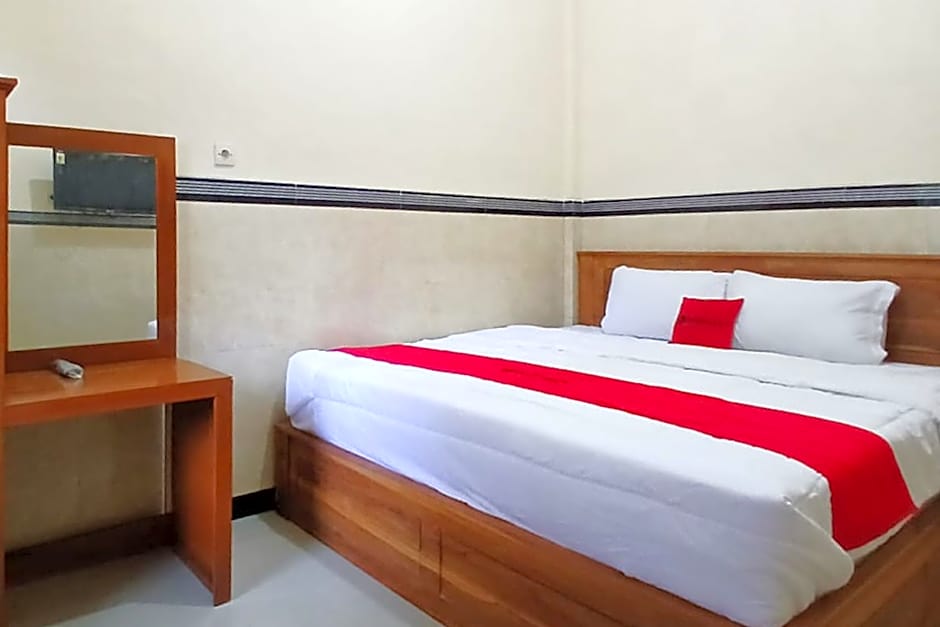 RedDoorz @ Dien Homestay Syariah Alun-alun Pasuruan