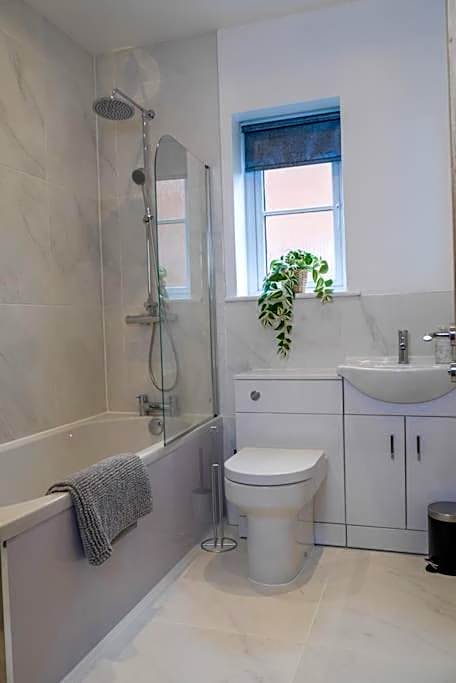 Durham, Free Parking, Central - Modern House