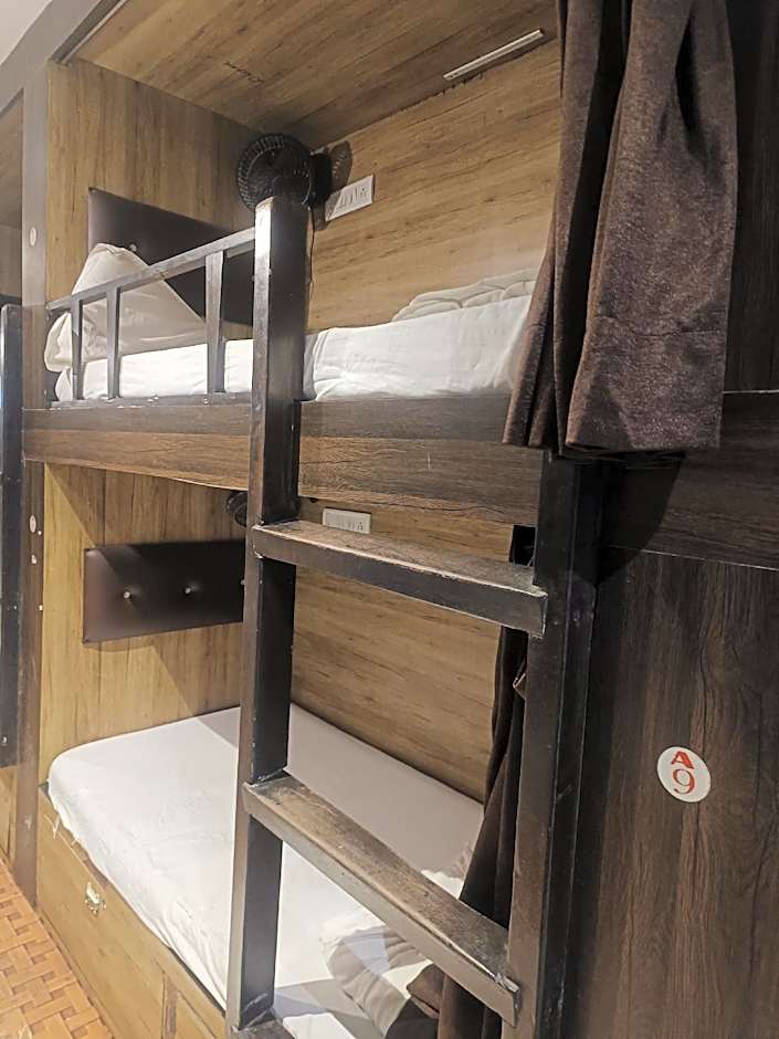 Hilal Dormitory – Bombay/ Mumbai, KY