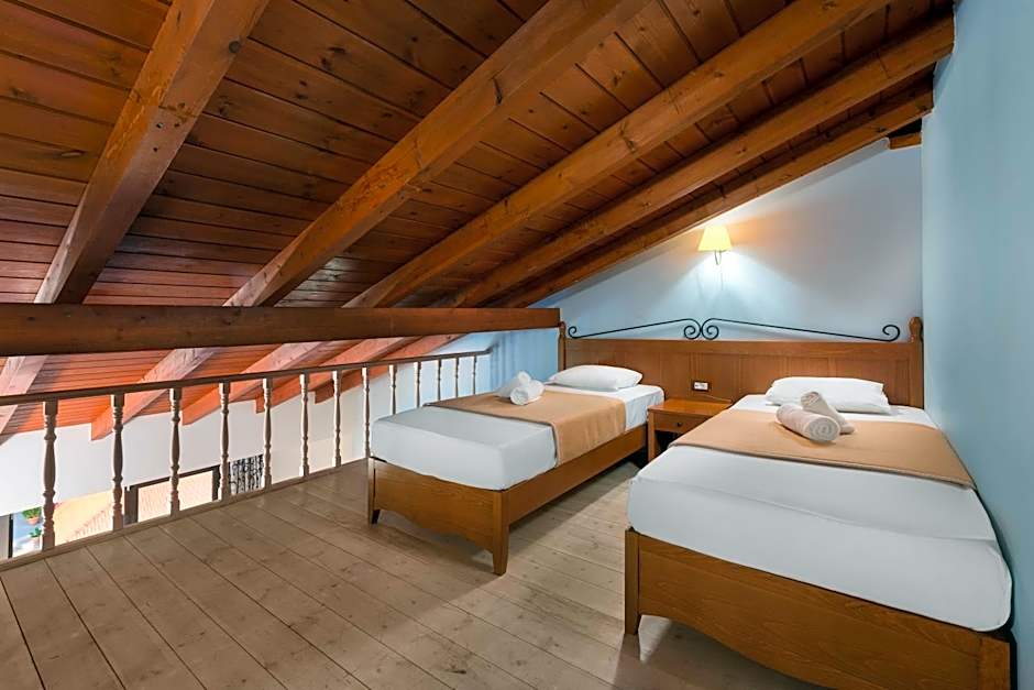 Photo 1 of 5 of Quadruple Room - Split Level