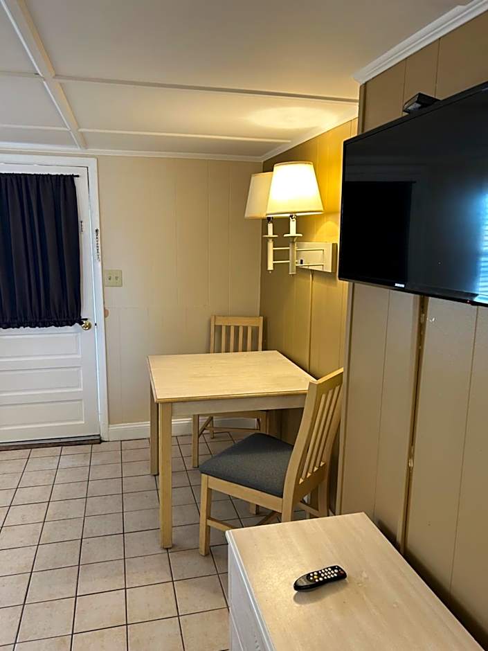 The Admiral Hotel/Motel