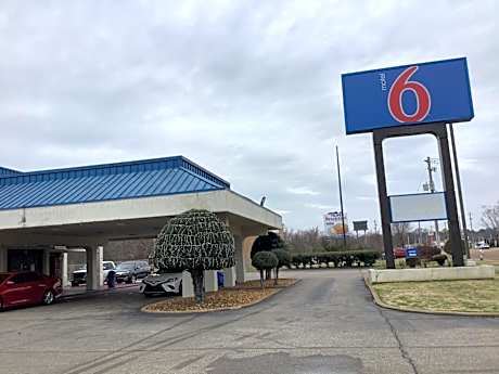 Motel 6-Memphis, TN - East