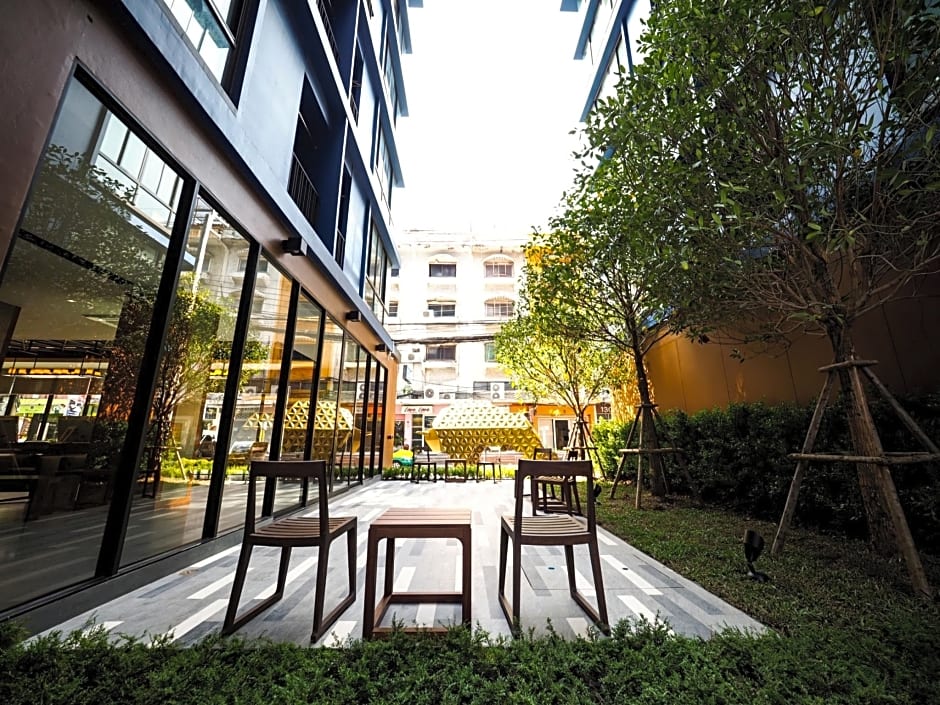 130 Hotel & Residence Bangkok (SHA Plus)