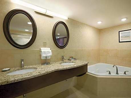 1 King Bed, One-Bedroom Suite, Non-Smoking