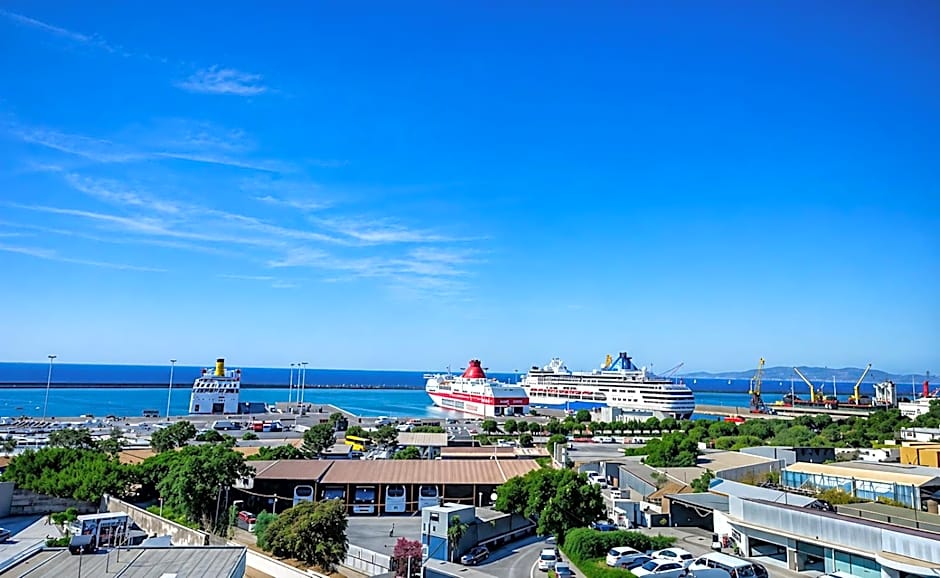 City Life Port Hotel