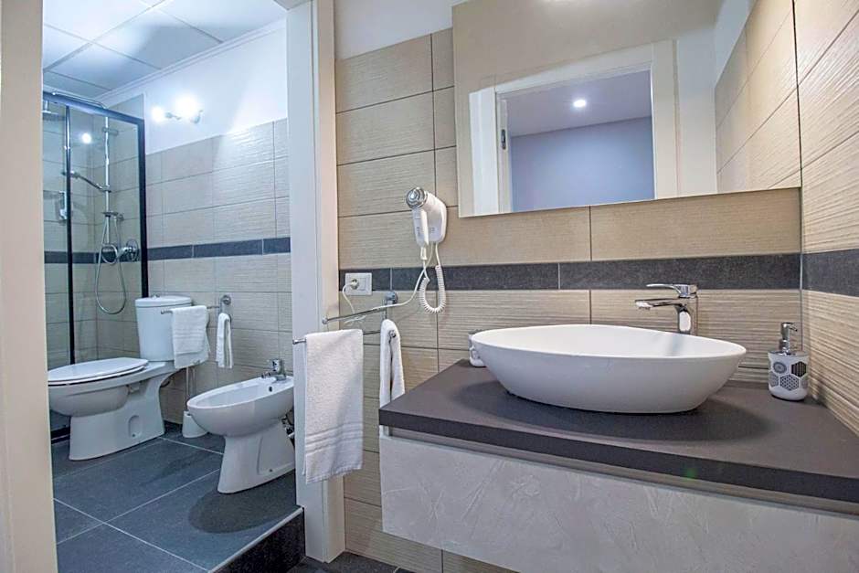 Royal Playa Suite and Apartament -private parking- self chek out