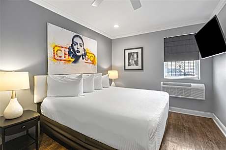 Double Room with Roll-In Shower - Disability Access/Non-Smoking