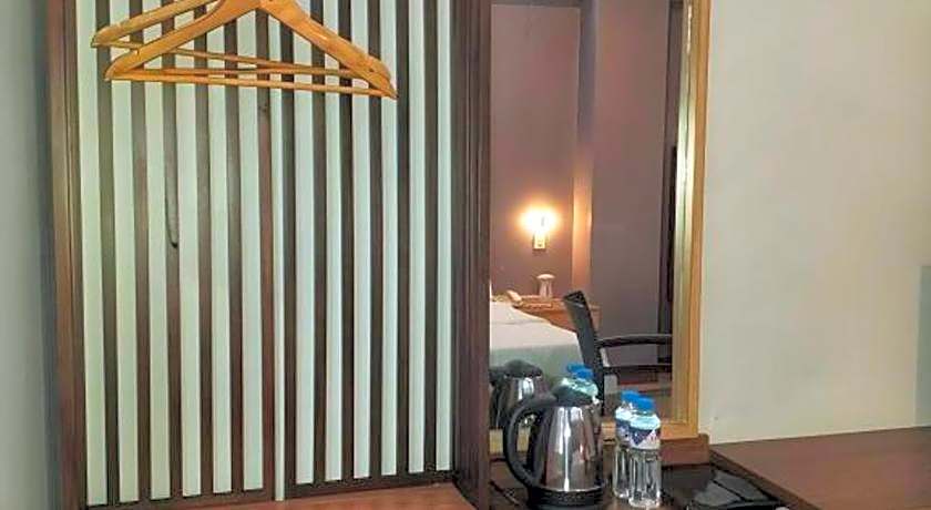 Hotel Camila 2