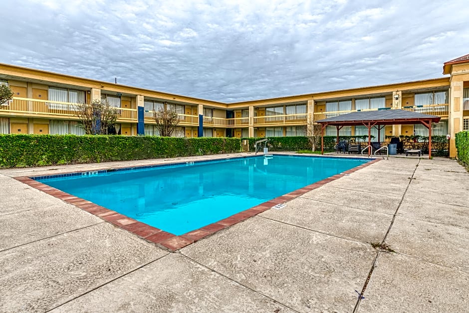 OYO Hotel Conroe I-45 South