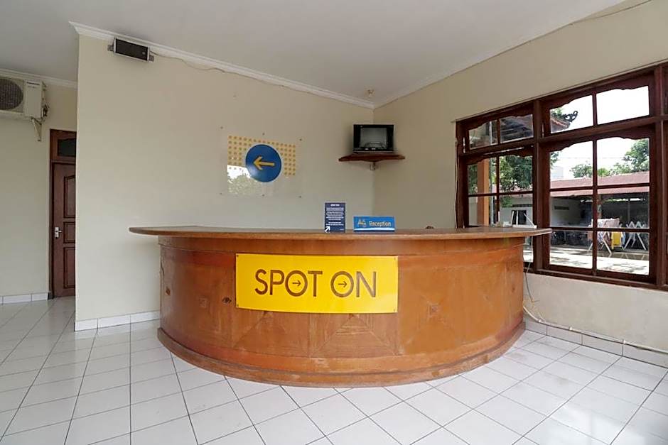 SPOT ON 2426 Hotel Aget Jaya Ii