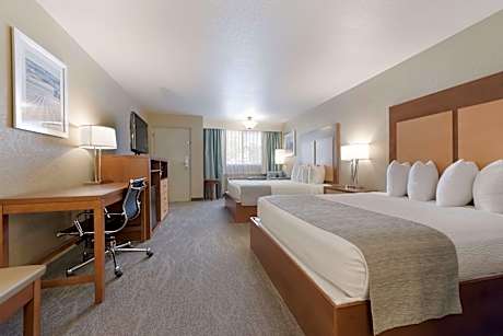 2 Queen Beds Non-Smoking Microwave And Refrigerator Wi-Fi Full Breakfast