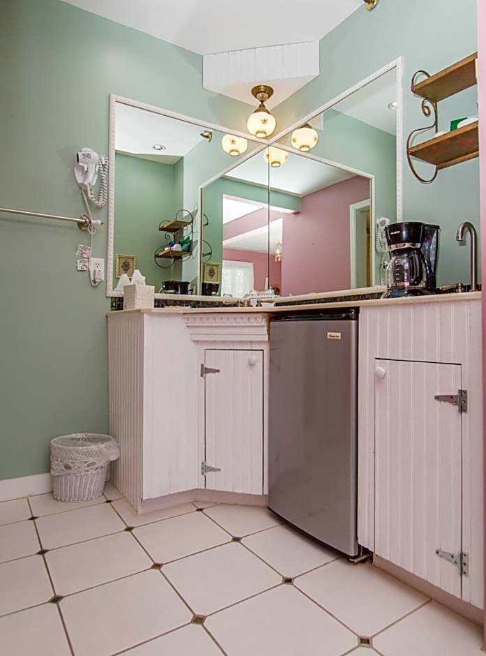 Terrace Inn and 1911 Restaurant