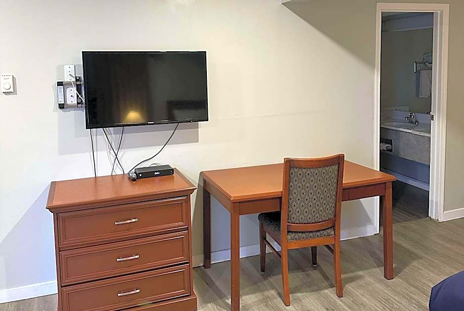 Travelodge by Wyndham Langley City