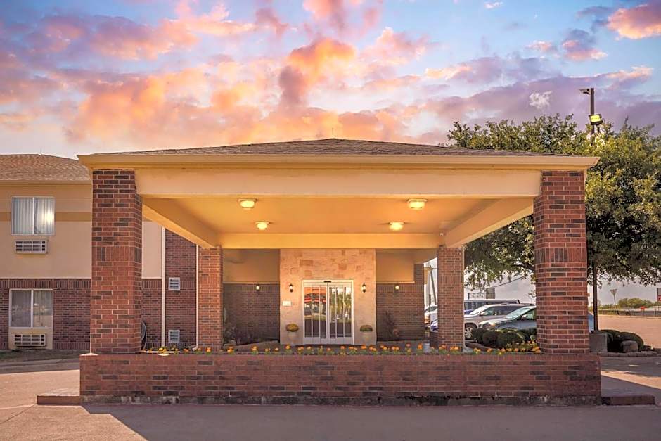 Comfort Inn & Suites Red Oak - Dallas Area