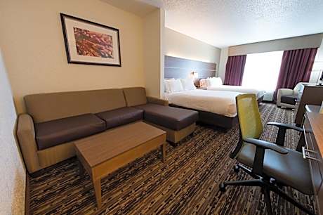 One-Bedroom Queen Room with Two Queen Beds and Mobility Accessible Tub - Non-Smoking