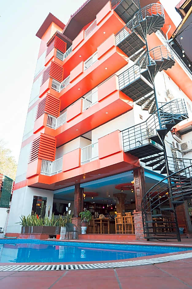 Ruby Riverside Hotel & Hostel