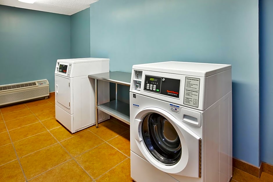 Holiday Inn Express Hotel & Suites Fort Wayne, an IHG Hotel