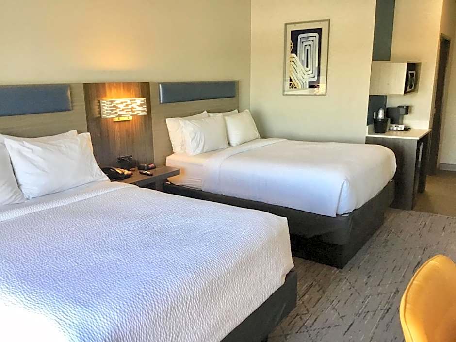 Holiday Inn Express Pratt By IHG