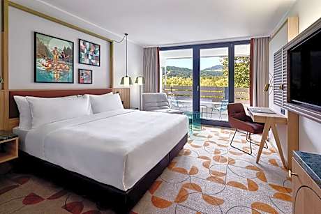 King Room with Mountain View and Balcony - Top Floor