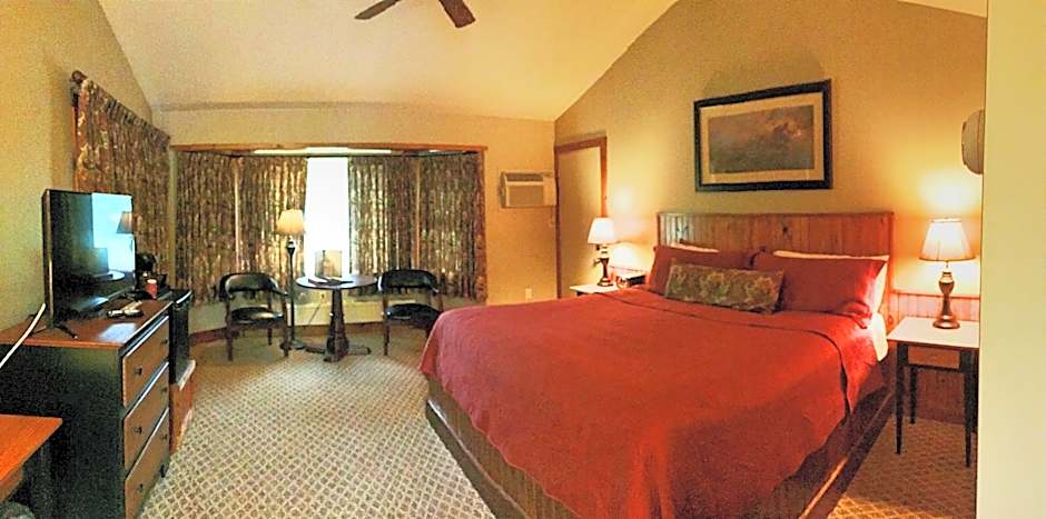 Photo 1 of 5 of Deluxe 1 King Bed