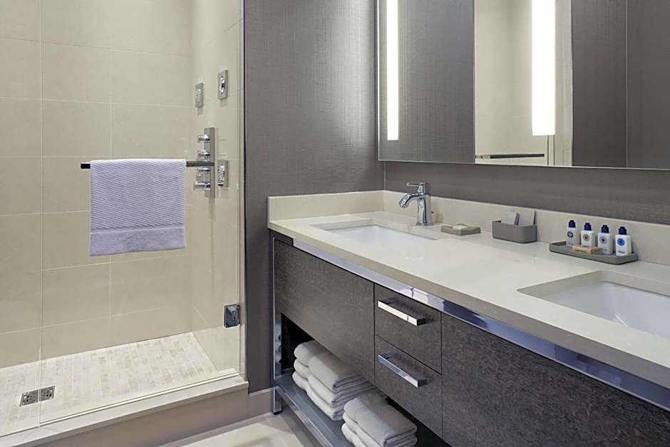 Delta Hotels by Marriott Burnaby Conference Centre