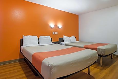 Queen Room with Two Queen Beds - Smoking