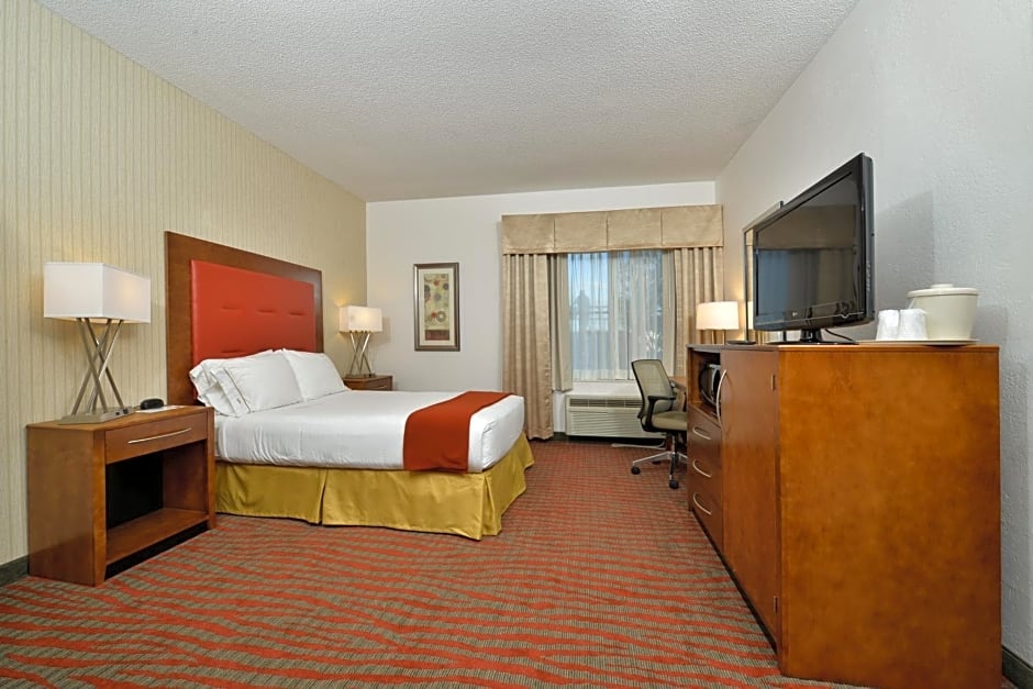 Holiday Inn Express Boston/Milford Hotel, an IHG Hotel