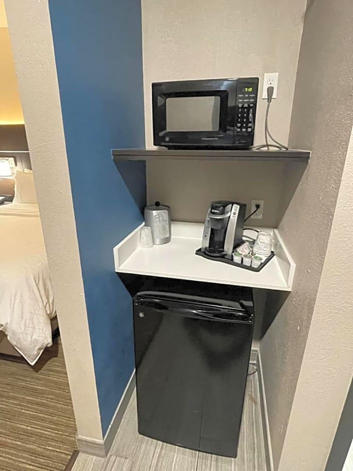 Holiday Inn Express Hotel and Suites Ada, an IHG Hotel