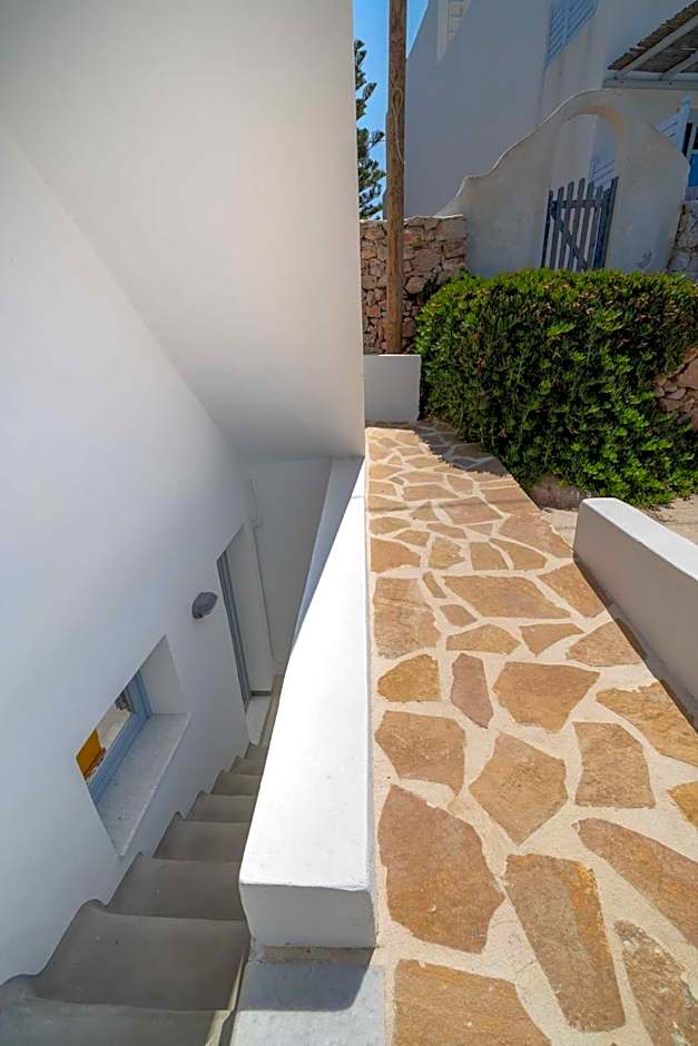 MIKRES CYCLADES DONOUSSA