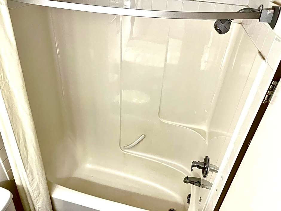 Super 8 by Wyndham Hinton