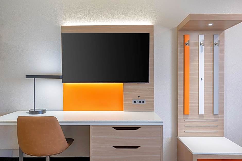 Days Inn by Wyndham Granbury