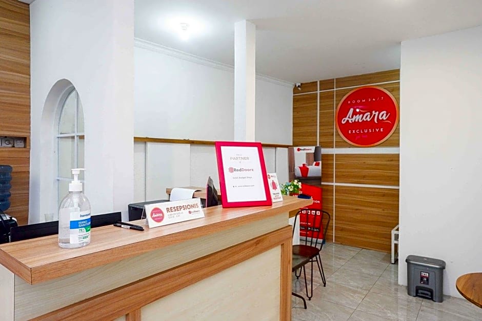 RedDoorz near Rita Super Mall Purwokerto