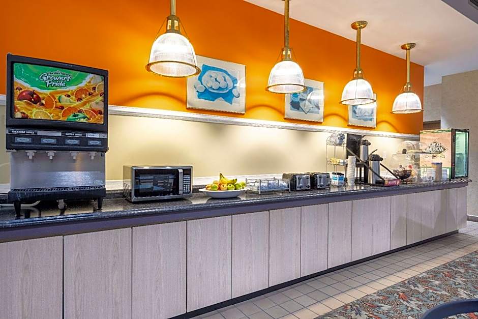 Howard Johnson by Wyndham Salem Hotel & Conference Center