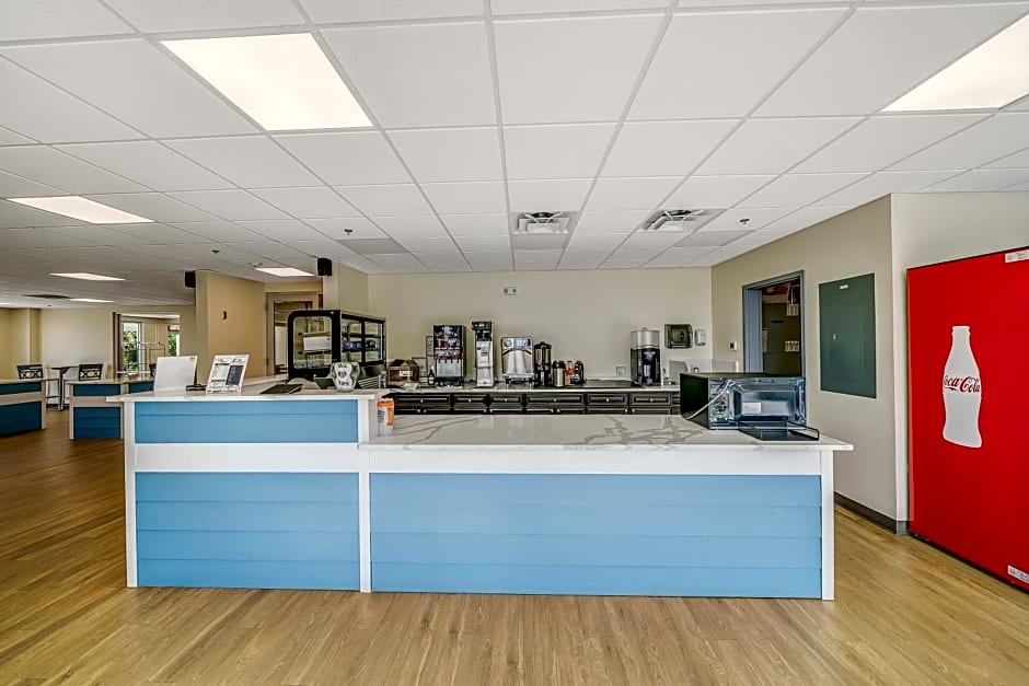 Travelodge by Wyndham Panama City Beach / Beachfront